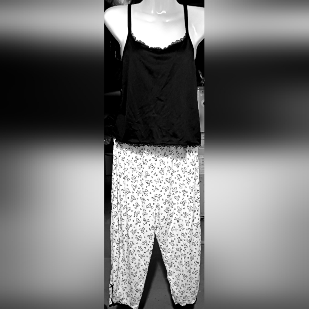 FINAL Price before donated. Fashion Bug Sleepwear B & W Hearts 2pc Pjs Sz M